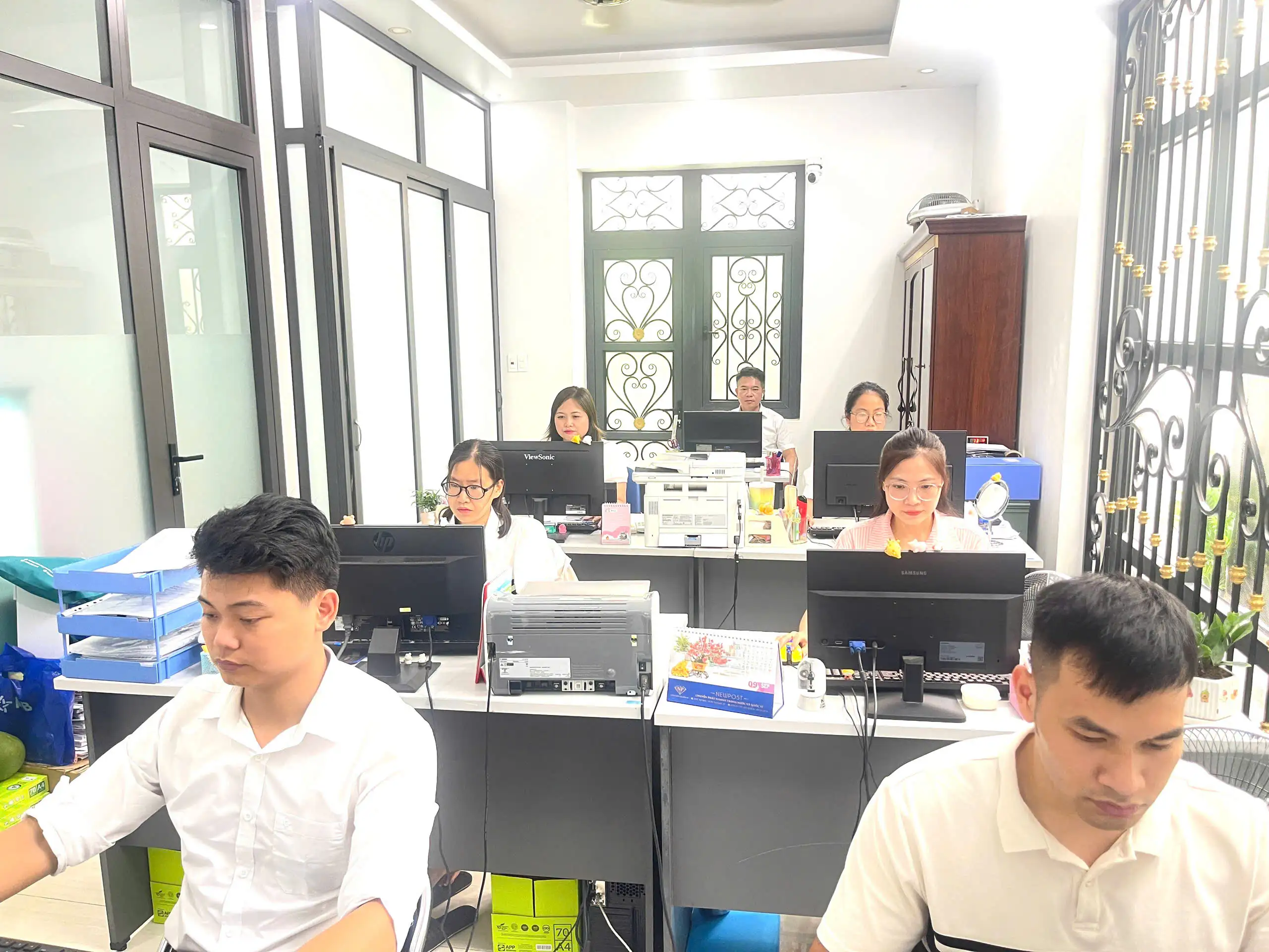 Van-Phong-Hong-Minh-1